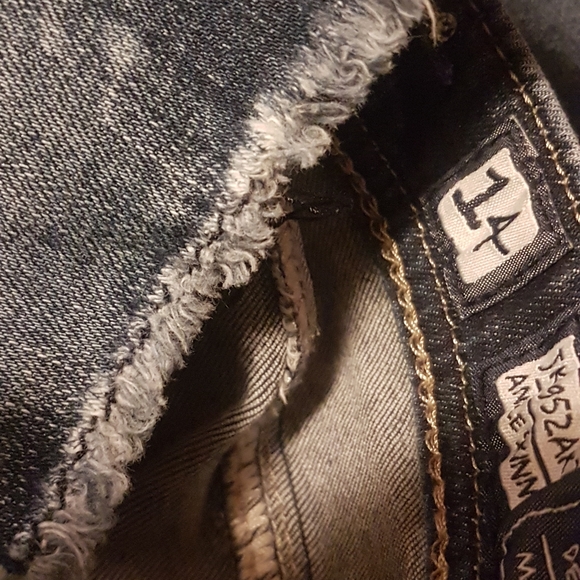 Miss Me Jean's - Picture 6 of 9